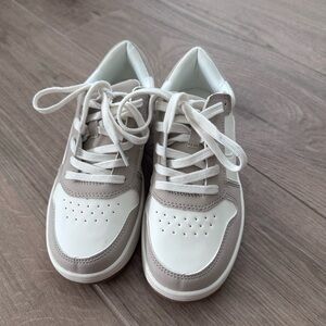 American Eagle Outfitters Women's White and Tan Sneakers